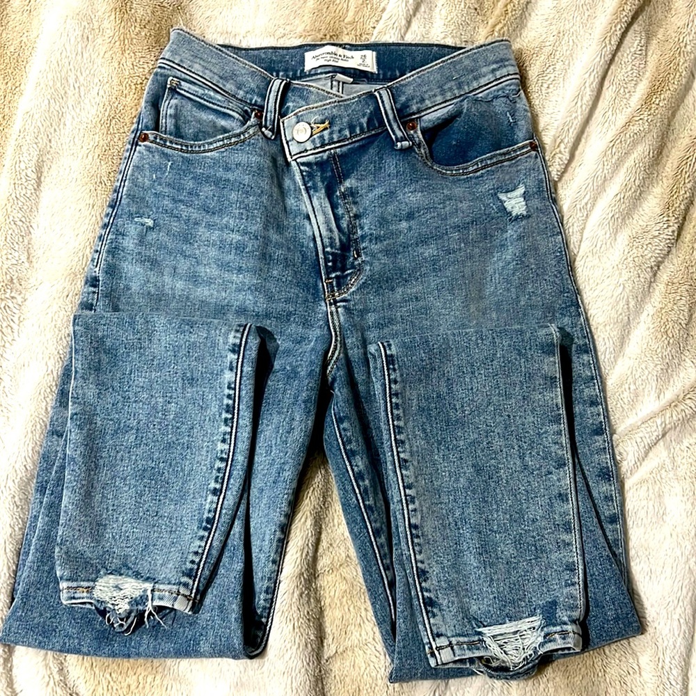 Abercrombie & Fitch The super skinny ankle high rise sz 26
